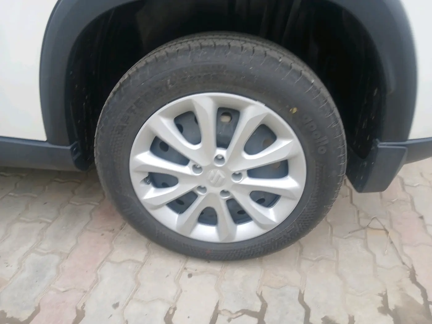 2025 Maruti Grand Vitara DELTA SMART HYBRID, Petrol, Manual, 2,413 km, tyre
