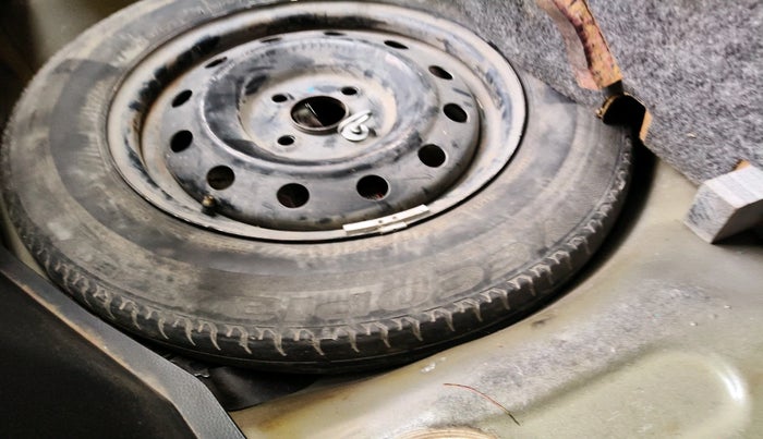 2015 Maruti Swift VXI, Petrol, Manual, 51,590 km, tyre