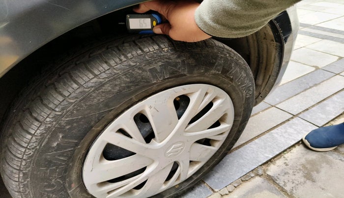 2015 Maruti Swift VXI, Petrol, Manual, 51,590 km, tyre