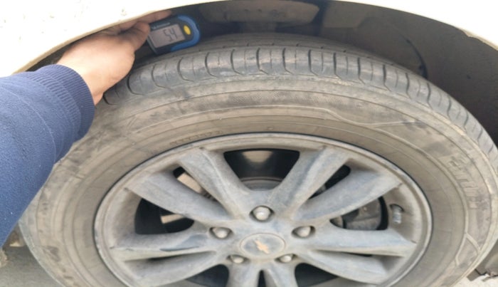 2017 Chevrolet Cruze LTZ AT, Diesel, Automatic, 1,07,285 km, tyre