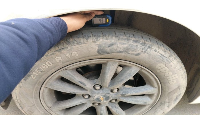 2017 Chevrolet Cruze LTZ AT, Diesel, Automatic, 1,07,285 km, tyre