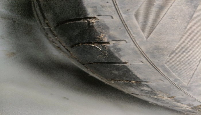 2016 Hyundai Elite i20 SPORTZ 1.4 CRDI, Diesel, Manual, 1,58,441 km, tyre