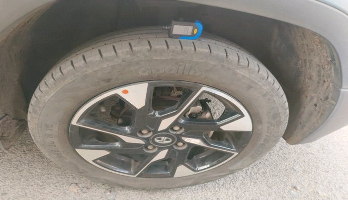 2023 Tata PUNCH CREATIVE  AMT, Petrol, Automatic, 29,641 km, tyre