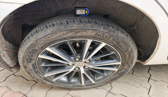 2017 Toyota Corolla Altis VL CVT PETROL, Petrol, Automatic, 74,350 km, tyre