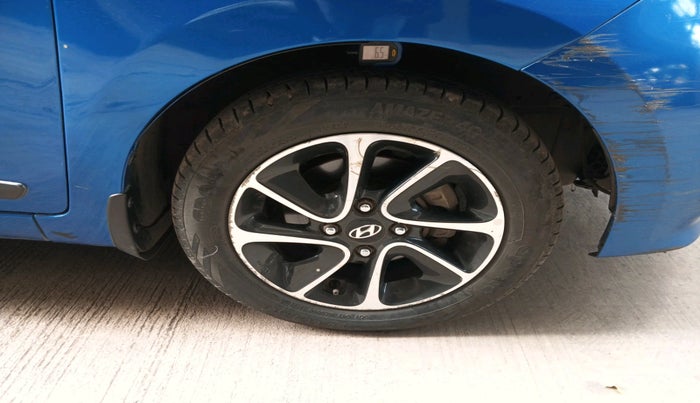 2017 Hyundai Grand i10 SPORTZ (O) AT 1.2 KAPPA VTVT, Petrol, Automatic, 63,913 km, tyre