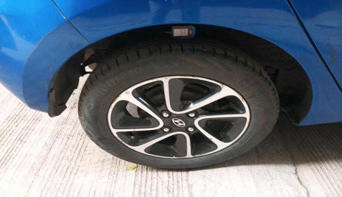 2017 Hyundai Grand i10 SPORTZ (O) AT 1.2 KAPPA VTVT, Petrol, Automatic, 63,913 km, tyre