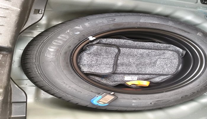 2023 Hyundai VENUE S(O) 1.2, Petrol, Manual, 29,866 km, tyre