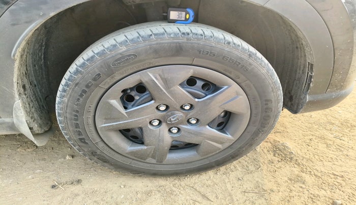 2023 Hyundai VENUE S(O) 1.2, Petrol, Manual, 29,866 km, tyre