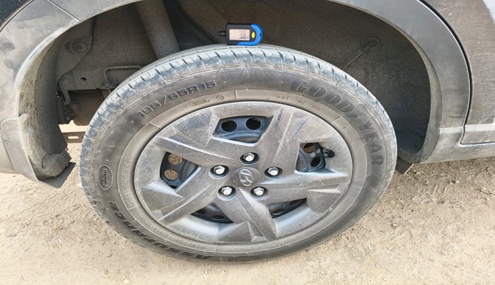 2023 Hyundai VENUE S(O) 1.2, Petrol, Manual, 29,866 km, tyre