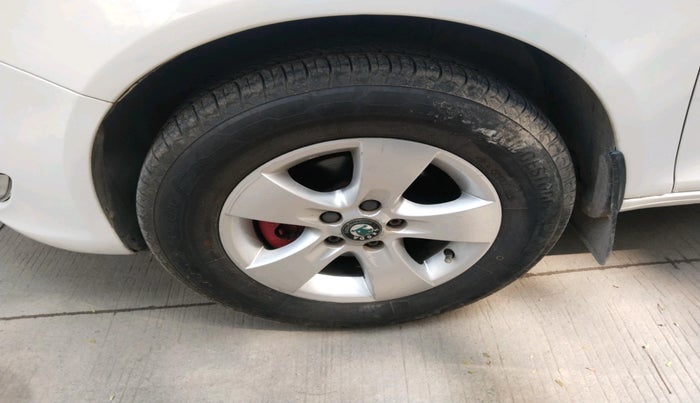 2011 Skoda Fabia ELEGANCE 1.2 MPI, Petrol, Manual, 1,16,694 km, tyre