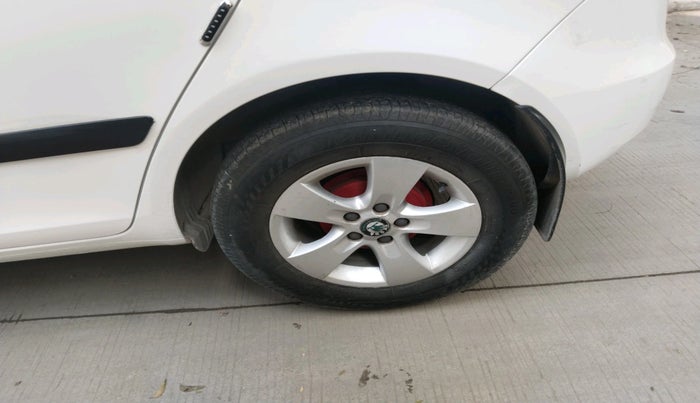 2011 Skoda Fabia ELEGANCE 1.2 MPI, Petrol, Manual, 1,16,694 km, tyre