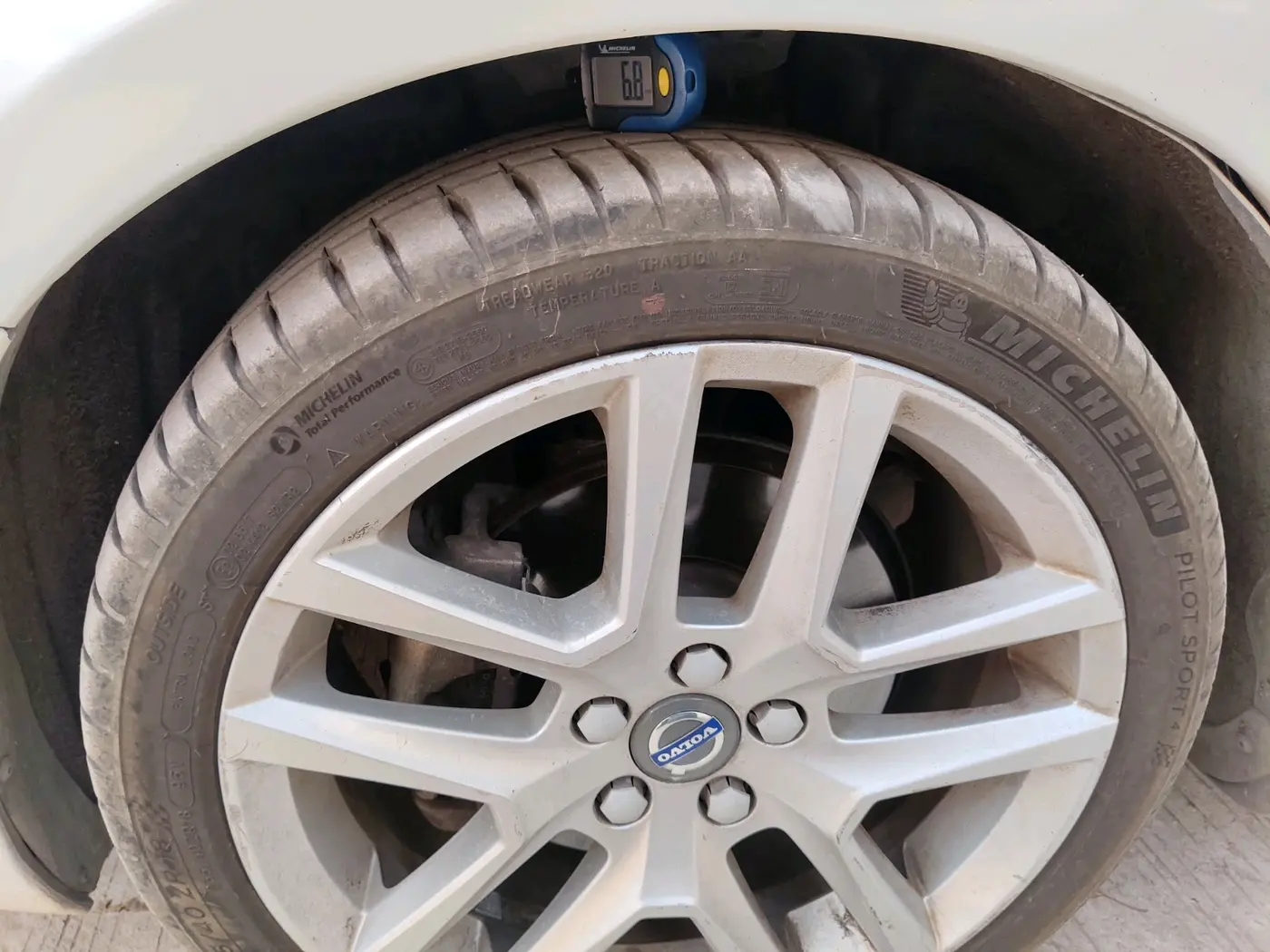 2018 Volvo S60 Momentum D4, Diesel, Automatic, 61,217 km, tyre