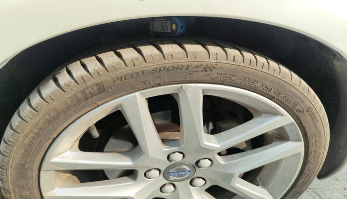 2018 Volvo S60 Momentum D4, Diesel, Automatic, 61,054 km, tyre