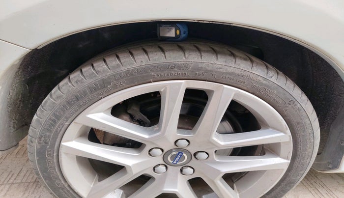 2018 Volvo S60 Momentum D4, Diesel, Automatic, 61,054 km, tyre