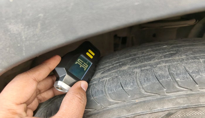 2022 Renault TRIBER RXT, Petrol, Manual, 30,955 km, tyre