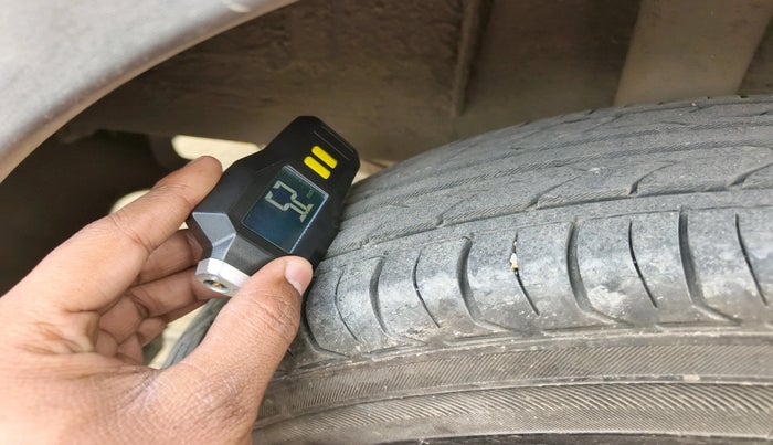 2022 Renault TRIBER RXT, Petrol, Manual, 30,955 km, tyre