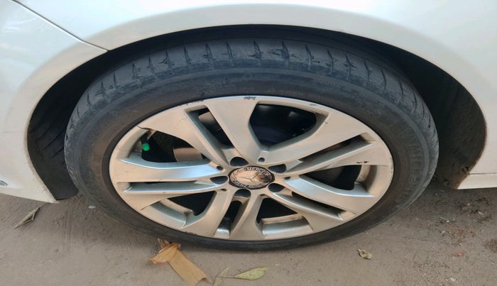 2013 Mercedes Benz C Class 200 CGI AVANTGARDE, Petrol, Automatic, 61,685 km, tyre