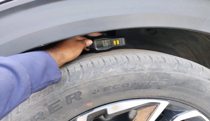 2022 KIA CARENS PRESTIGE PLUS 1.4 PETROL 7 STR, Petrol, Manual, 90,000 km, tyre