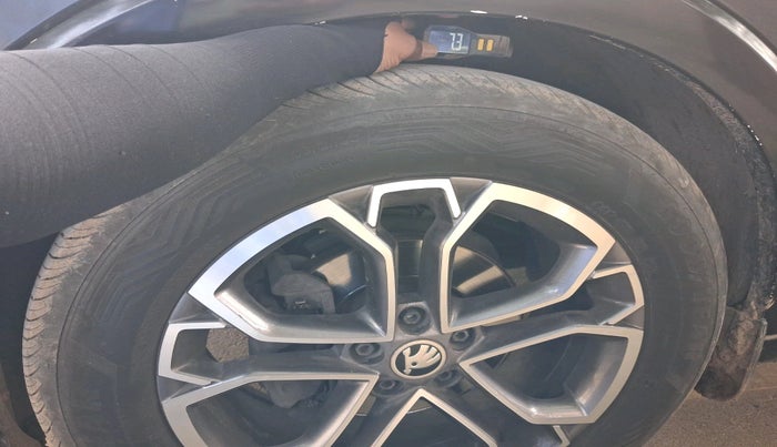 2022 Skoda KUSHAQ STYLE 1.0L TSI AT (6 AIRBAGS), Petrol, Automatic, 91,900 km, tyre