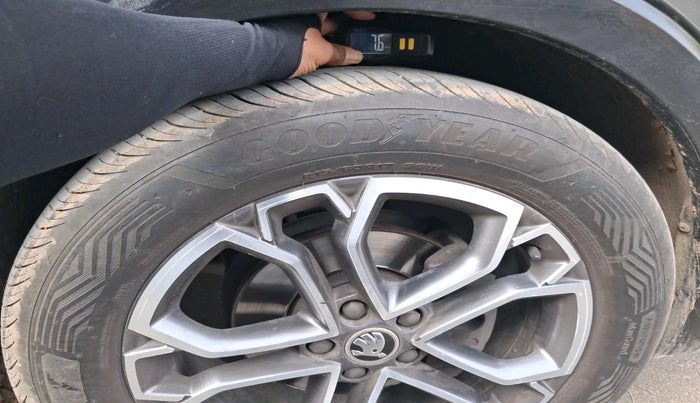 2022 Skoda KUSHAQ STYLE 1.0L TSI AT (6 AIRBAGS), Petrol, Automatic, 91,900 km, tyre