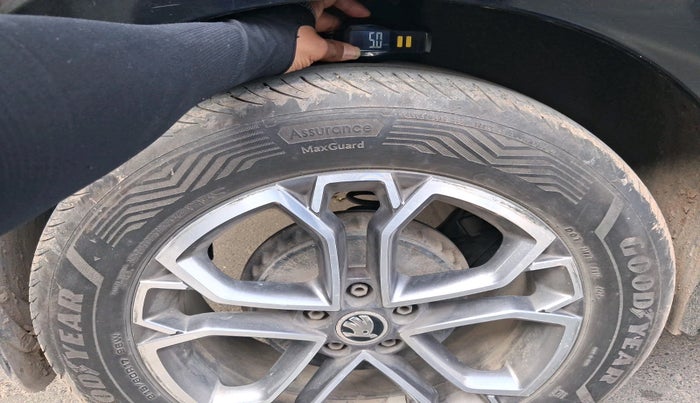 2022 Skoda KUSHAQ STYLE 1.0L TSI AT (6 AIRBAGS), Petrol, Automatic, 91,900 km, tyre