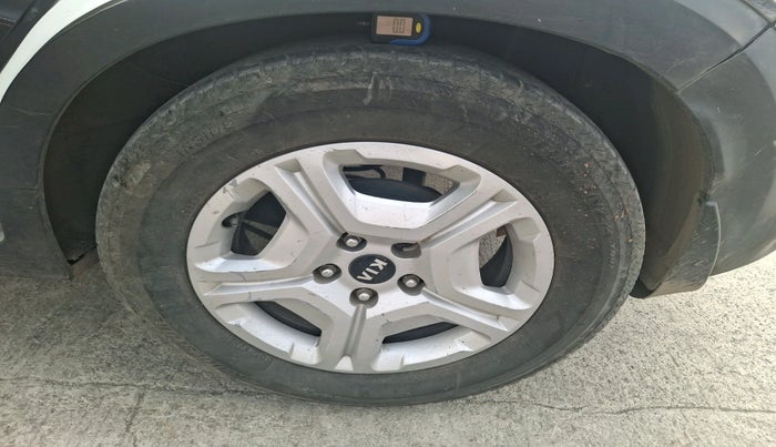 2020 KIA SONET HTK PLUS 1.2, Petrol, Manual, 1,25,720 km, tyre