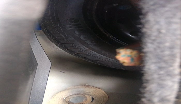 2013 Maruti Swift VDI, Diesel, Manual, 99,839 km, tyre