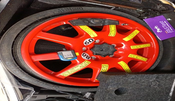 2014 Porsche Cayenne DIESEL, Diesel, Automatic, 1,07,553 km, tyre