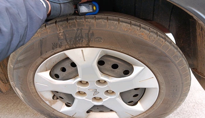 2023 Mahindra XUV300 W6 1.2 PETROL, Petrol, Manual, 30,938 km, tyre