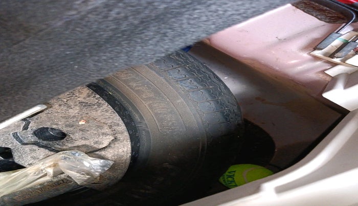 2023 Mahindra XUV300 W6 1.2 PETROL, Petrol, Manual, 30,938 km, tyre