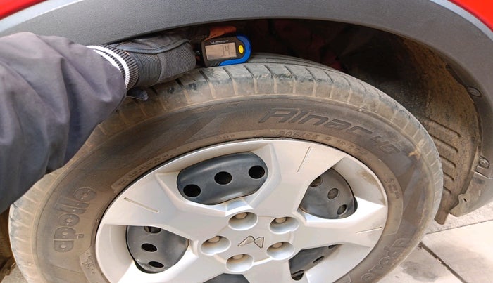 2023 Mahindra XUV300 W6 1.2 PETROL, Petrol, Manual, 30,938 km, tyre