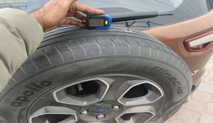 2019 Ford Ecosport TITANIUM + 1.5L DIESEL, Diesel, Manual, 1,82,064 km, tyre