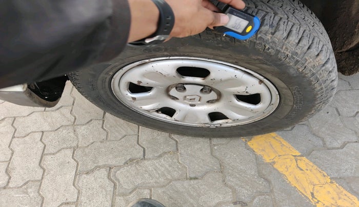 2013 Renault Duster RXE PETROL, Petrol, Manual, 1,37,744 km, tyre