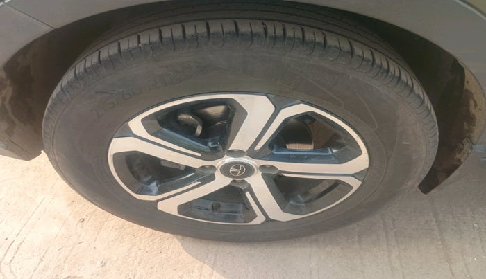 2021 Tata NEXON XZ PLUS DIESEL SUNROOF, Diesel, Manual, 1,42,861 km, tyre