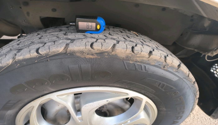 2012 Mahindra Scorpio EX M2DI, Diesel, Manual, 1,96,572 km, tyre