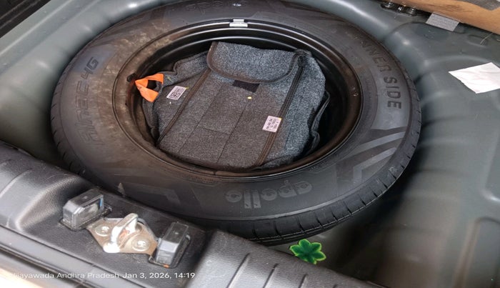 2024 Hyundai VENUE S(O) 1.2, Petrol, Manual, 13,269 km, tyre