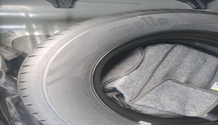 2022 Hyundai Creta EX 1.5 PETROL, Petrol, Manual, 34,266 km, tyre