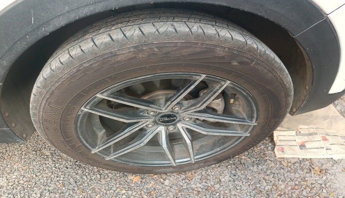 2016 Hyundai Creta S 1.4 DIESEL, Diesel, Manual, 1,81,229 km, tyre