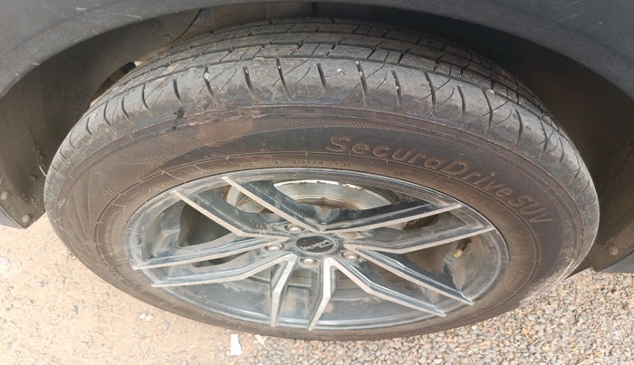 2016 Hyundai Creta S 1.4 DIESEL, Diesel, Manual, 1,81,229 km, tyre