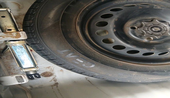 2017 Hyundai Grand i10 SPORTZ U2 1.2 CRDI, Diesel, Manual, 1,09,336 km, tyre