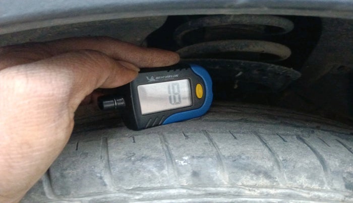 2021 Mahindra XUV300 W6 1.2 PETROL, Petrol, Manual, 70,691 km, tyre