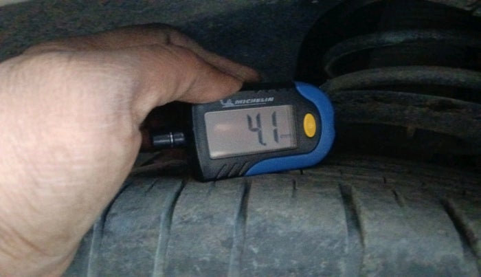 2021 Mahindra XUV300 W6 1.2 PETROL, Petrol, Manual, 70,691 km, tyre