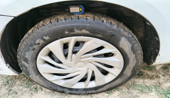 2015 Maruti Ciaz VXI+, Petrol, Manual, 94,165 km, tyre