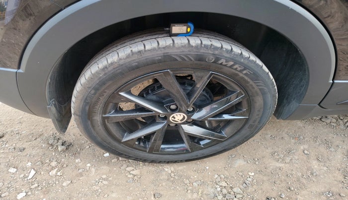 2024 Skoda KUSHAQ AMBITION 1.0L TSI MT, Petrol, Manual, 8,921 km, tyre