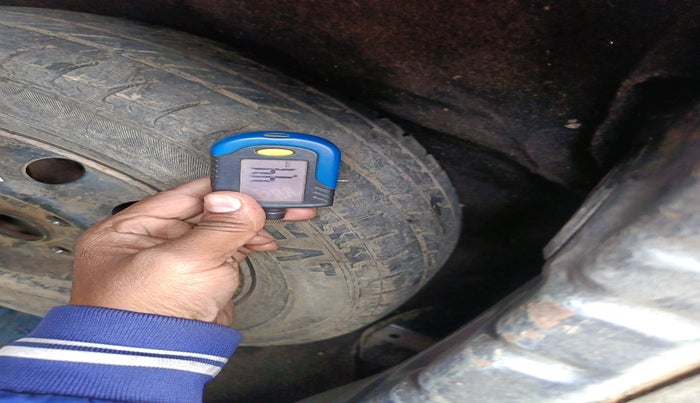 2011 Hyundai Eon MAGNA +, Petrol, Manual, 75,530 km, tyre