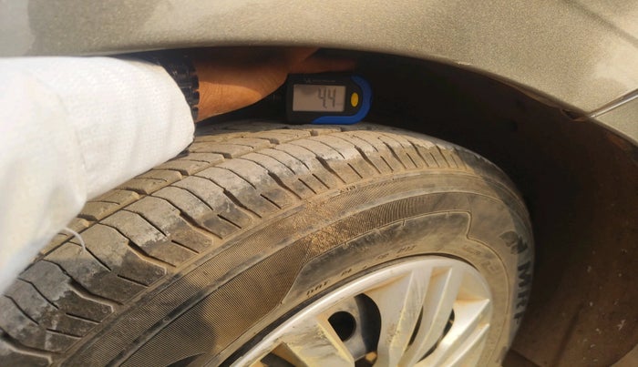 2018 Maruti Dzire VXI AMT, Petrol, Automatic, 52,401 km, tyre