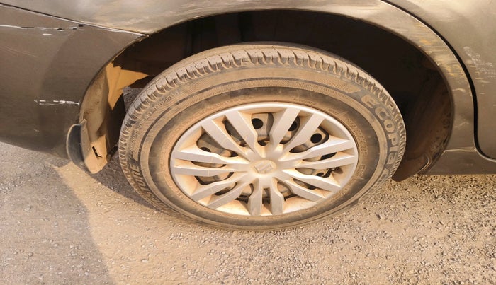 2018 Maruti Dzire VXI AMT, Petrol, Automatic, 52,401 km, tyre