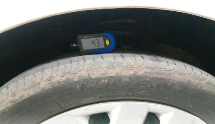 2014 Volkswagen Polo COMFORTLINE 1.5L, Diesel, Manual, 1,30,650 km, tyre