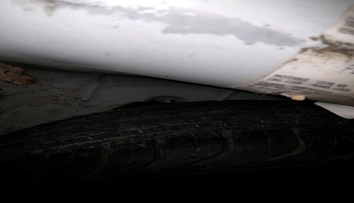 2014 Volkswagen Polo COMFORTLINE 1.5L, Diesel, Manual, 1,30,650 km, tyre