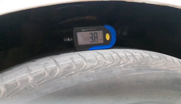 2014 Volkswagen Polo COMFORTLINE 1.5L, Diesel, Manual, 1,30,650 km, tyre